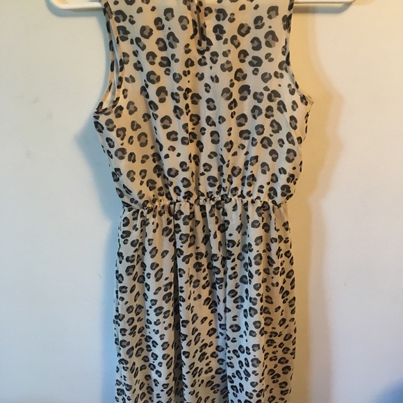 Size 10-12 H&M printed dress - Picture 3 of 3